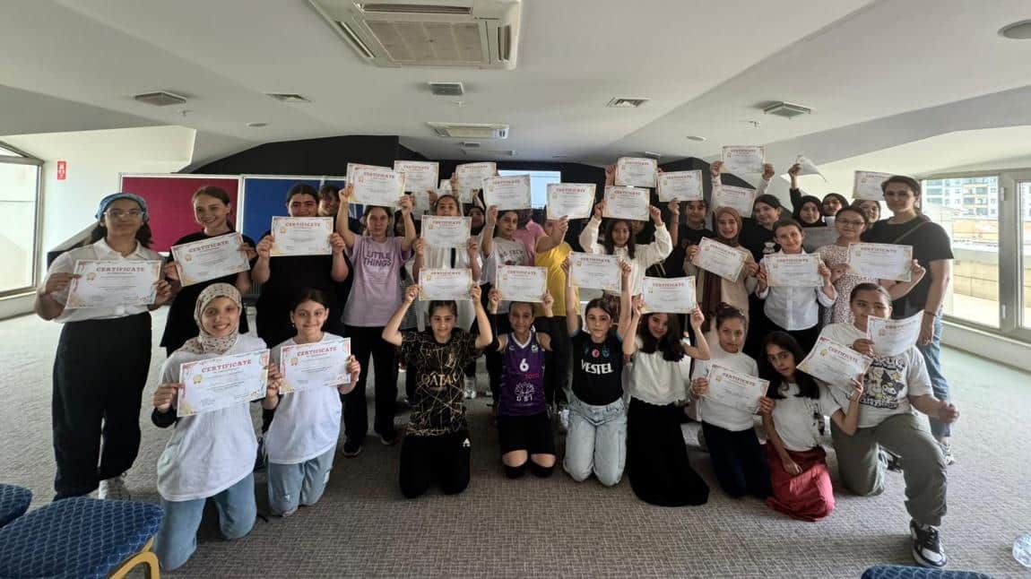 6. Sınıflarımızla 'English debate' ve 5. Sınıflarımızla  'ŞMA Olympics' gösterisi